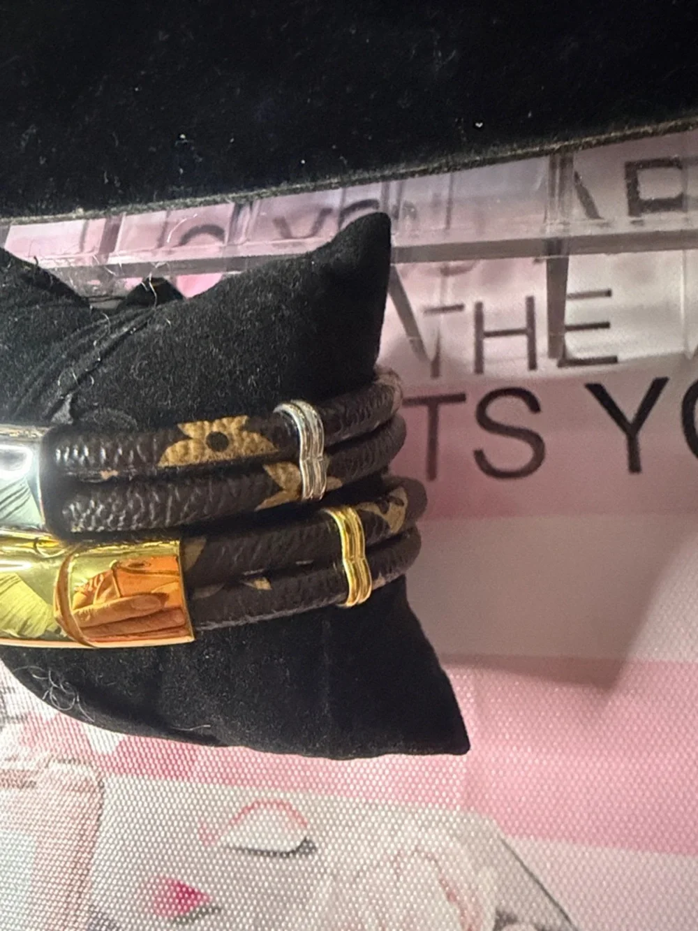 1x Leather Monogram Double Wrap Bracelet with Gold or Silver Padlocks - Picture 3 of 3